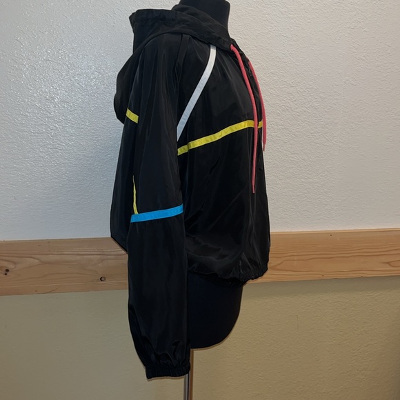 Twain Windbreaker ✨ - Picture 2 of 4